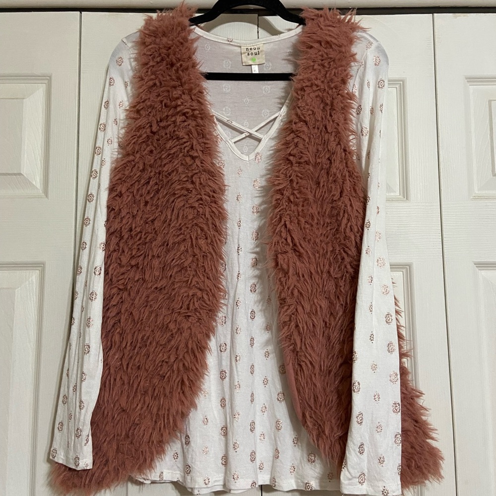Neon Soul print shirt with fur vest